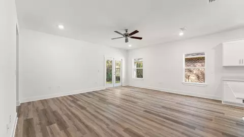 Living - 150 Gray Owl Dr E, Freeport, FL 32439 photo 2 of 5