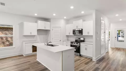 Kitchen - 150 Gray Owl Dr E, Freeport, FL 32439 photo 2 of 4