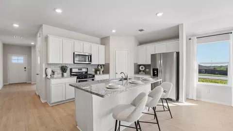 Kitchen - 13405 Eppright Trce, Manor, TX 78653 photo 4 of 8