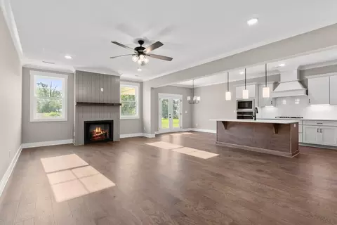 Living - 18 Main St, Madison, AL 35758 photo 2 of 4