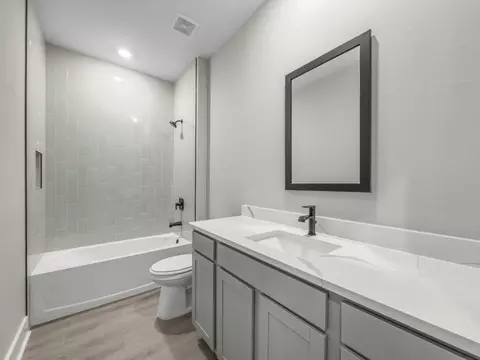 Bath - 13408 Lake Gallagher Dr, Dover, FL 33527 photo 3 of 3