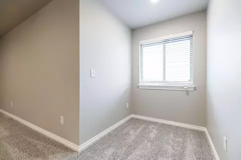 Bedroom - 932 Hydrangea Way, Edmond, OK 73034 photo 5 of 20