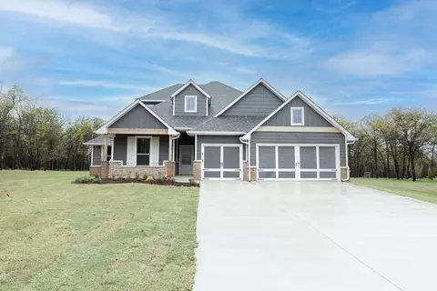 Exterior - 932 Hydrangea Way, Edmond, OK 73034 photo 5 of 35
