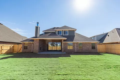 Exterior - 932 Hydrangea Way, Edmond, OK 73034 photo 31 of 35