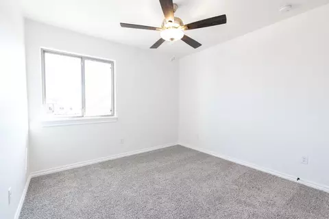 Bedroom - 932 Hydrangea Way, Edmond, OK 73034 photo 10 of 20