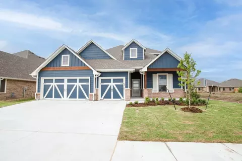 Exterior - 932 Hydrangea Way, Edmond, OK 73034 photo 7 of 35