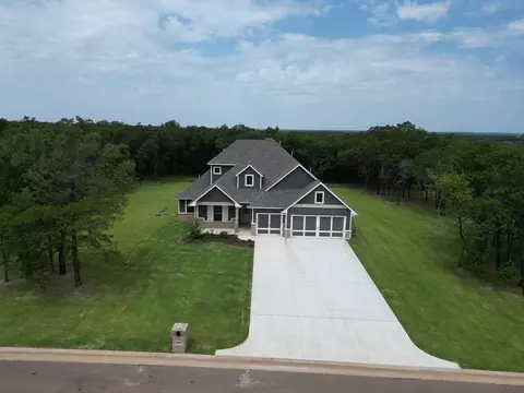 Exterior - 932 Hydrangea Way, Edmond, OK 73034 photo 2 of 35