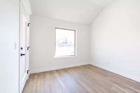 Bedroom - 932 Hydrangea Way, Edmond, OK 73034 photo 6 of 20