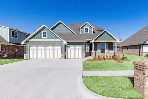 Exterior - 932 Hydrangea Way, Edmond, OK 73034 photo 4 of 35
