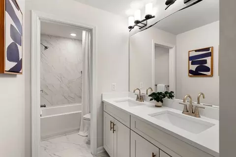 Bath - 30 E Point Dr, Rumford, RI 02916 photo 5 of 6