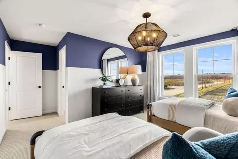 Bedroom - 30 E Point Dr, Rumford, RI 02916 photo 5 of 9