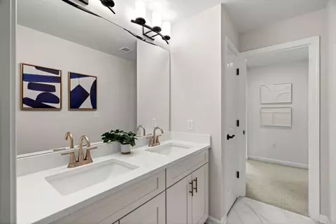 Bath - 30 E Point Dr, Rumford, RI 02916 photo 4 of 6