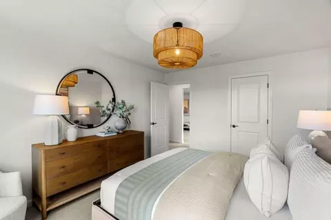 Bedroom - 30 E Point Dr, Rumford, RI 02916 photo 8 of 9