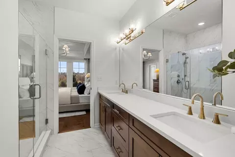 Bath - 30 E Point Dr, Rumford, RI 02916 photo 1 of 6