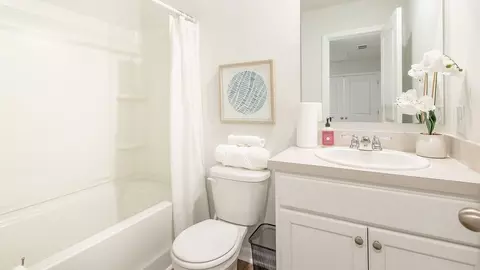 Bath - 110 Lakeside Ln, Rincon, GA 31326 photo 2 of 4