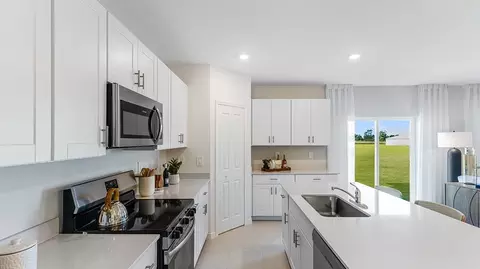 Kitchen - 3518 Ambersweet Xing, Parrish, FL 34219 photo 2 of 4