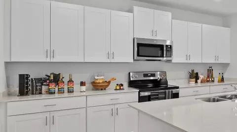 Kitchen - 3518 Ambersweet Xing, Parrish, FL 34219 photo 3 of 4