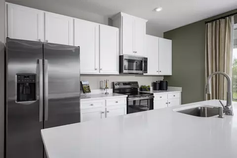 Kitchen - 1675 Kendall Pointe Pl, Melbourne, FL 32935 photo 3 of 4