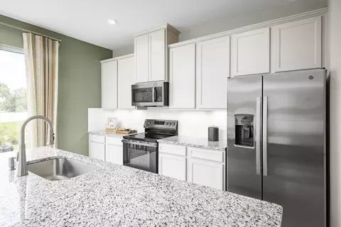 Kitchen - 1675 Kendall Pointe Pl, Melbourne, FL 32935 photo 3 of 3