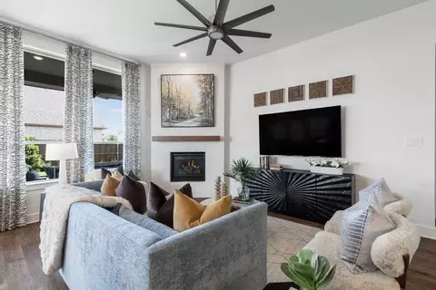 Living - 325 Vale Run, Kyle, TX 78640 photo 4 of 9