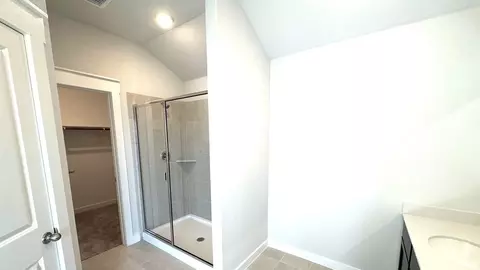 Bath - 709 Red Wolf Dr, Jarrell, TX 76537 photo 3 of 6