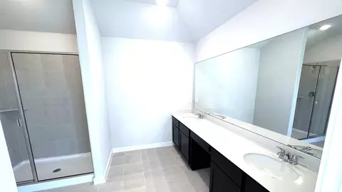 Bath - 709 Red Wolf Dr, Jarrell, TX 76537 photo 2 of 6