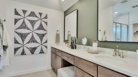 Bath - 709 Red Wolf Dr, Jarrell, TX 76537 photo 4 of 6