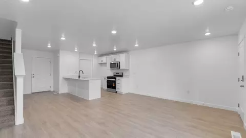 Living - 718 N 1600 E, Salem, UT 84653 photo 2 of 6