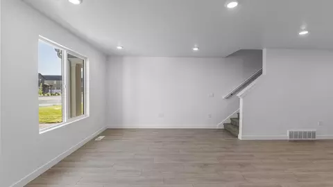 Living - 718 N 1600 E, Salem, UT 84653 photo 3 of 6