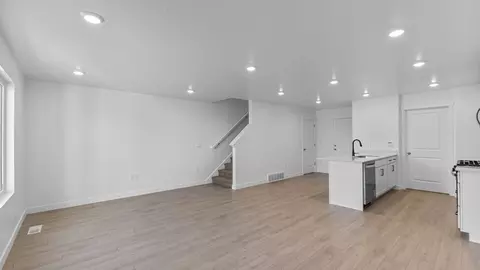 Living - 718 N 1600 E, Salem, UT 84653 photo 1 of 6