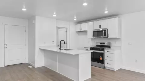 Kitchen - 718 N 1600 E, Salem, UT 84653 photo 2 of 7