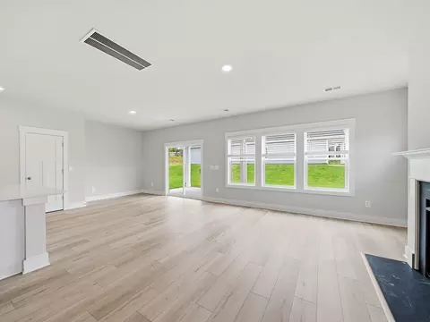 Living - 512 Hadlow St, Greer, SC 29651 photo 1 of 5