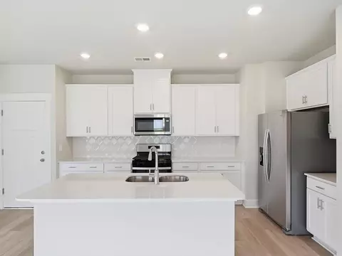 Kitchen - 512 Hadlow St, Greer, SC 29651 photo 1 of 5