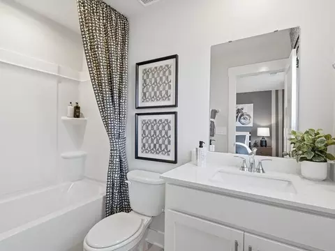 Bath - 512 Hadlow St, Greer, SC 29651 photo 5 of 5