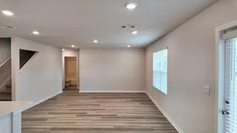 Living - 9703 Dutton Ln, Milton, FL 32583 photo 4 of 7