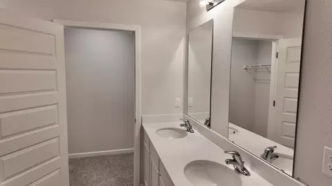 Bath - 9703 Dutton Ln, Milton, FL 32583 photo 3 of 7