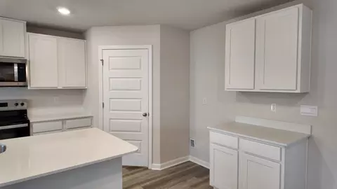 Kitchen - 9703 Dutton Ln, Milton, FL 32583 photo 2 of 10