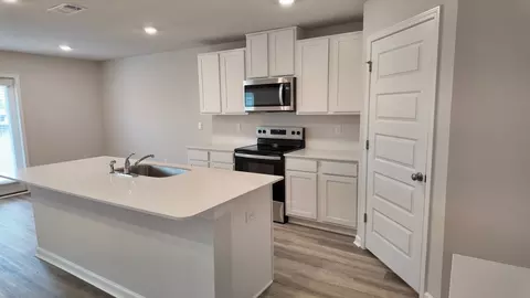 Kitchen - 9703 Dutton Ln, Milton, FL 32583 photo 3 of 10