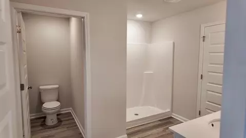 Bath - 9703 Dutton Ln, Milton, FL 32583 photo 2 of 7