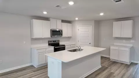 Kitchen - 9703 Dutton Ln, Milton, FL 32583 photo 5 of 10