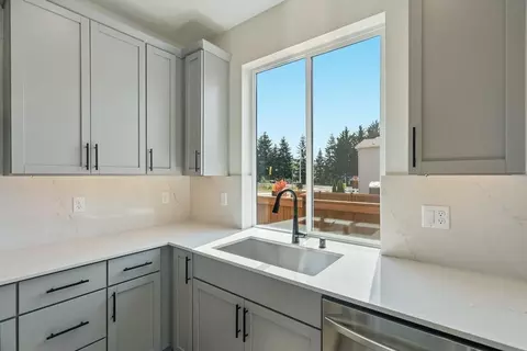 Kitchen - 23962 36th Ave SE, Bothell, WA 98021 photo 2 of 5