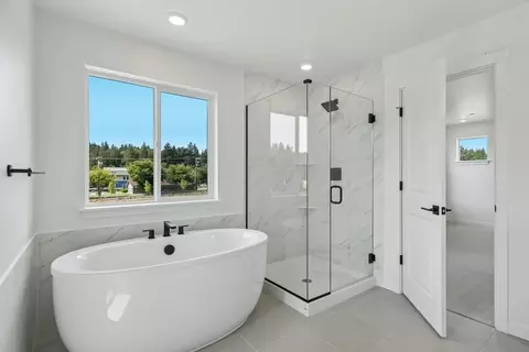 Bath - 23962 36th Ave SE, Bothell, WA 98021 photo 4 of 5