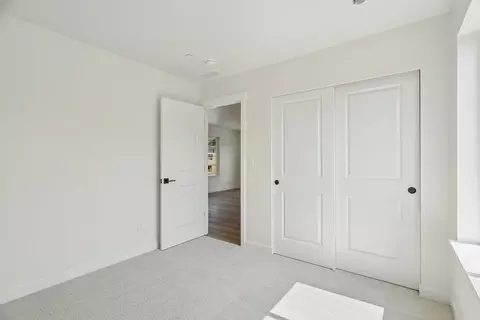 Bedroom - 23962 36th Ave SE, Bothell, WA 98021 photo 4 of 7