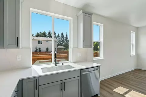 Kitchen - 23962 36th Ave SE, Bothell, WA 98021 photo 1 of 5