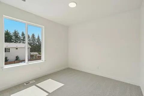 Bedroom - 23962 36th Ave SE, Bothell, WA 98021 photo 3 of 7