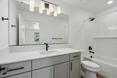 Bath - 23962 36th Ave SE, Bothell, WA 98021 photo 2 of 5