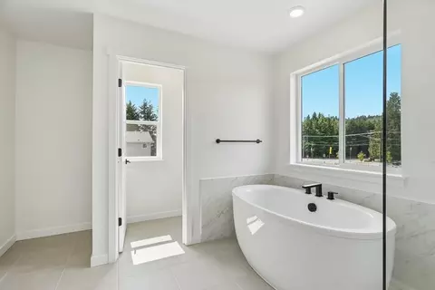 Bath - 23962 36th Ave SE, Bothell, WA 98021 photo 5 of 5