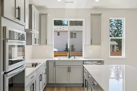 Kitchen - 23962 36th Ave SE, Bothell, WA 98021 photo 3 of 5