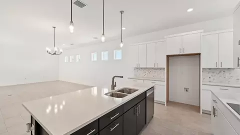 Kitchen - 8230 Golden Beach Ct, Parrish, FL 34219 photo 4 of 6