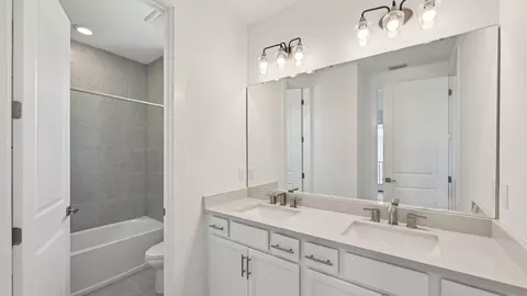 Bath - 8230 Golden Beach Ct, Parrish, FL 34219 photo 6 of 8